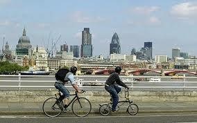 People-commuting-to-work-by-bike